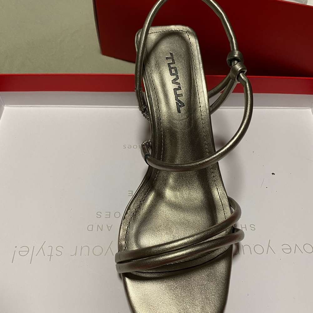 Low heels - Picture 3 of 4